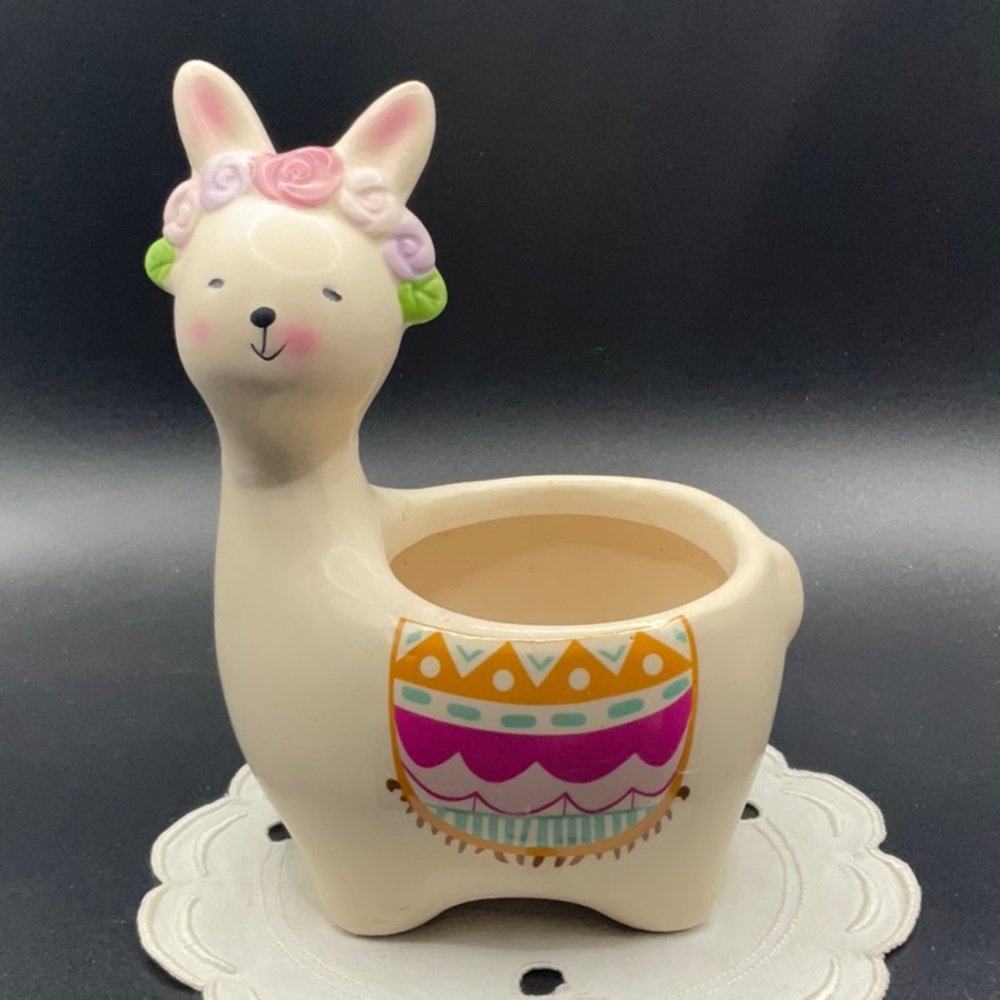 Cute Alpaca/Llama  succulent pot.